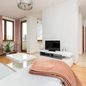 https://apartament-na-woli-sowiskiego-by-renters.warsawhotelspoland.com